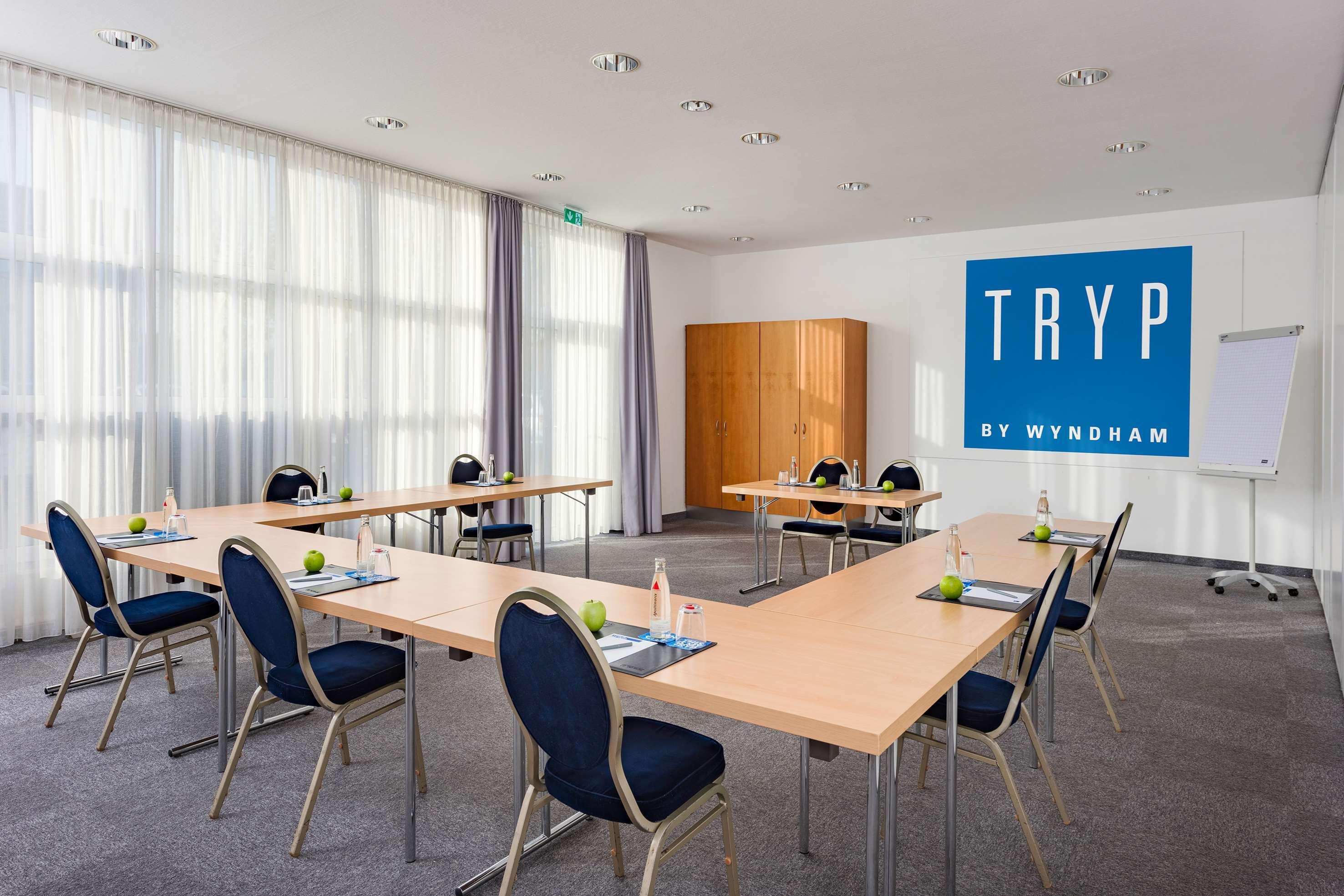 Courtyard By Marriott Dortmund Hotel Екстериор снимка